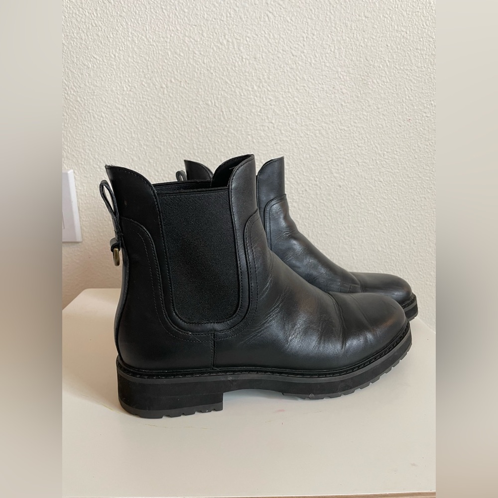 Like New Cole Haan Womens Black Leather Ankle Chelsea Boots size 9